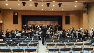 東関東吹奏楽コンクールに出場し、銀賞を受賞しました。